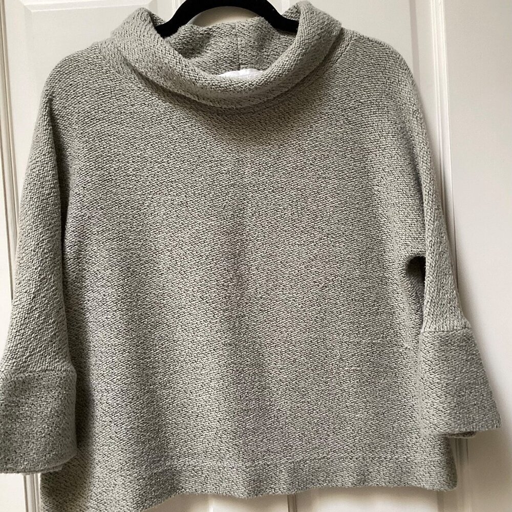 Soft Surroundings gray and white turtleneck top, size PS (fits like a Large)